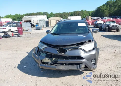 2017 Toyota Rav4 Xle z USA, uszkodzony, nr VIN 2T3WFREV7HW381936